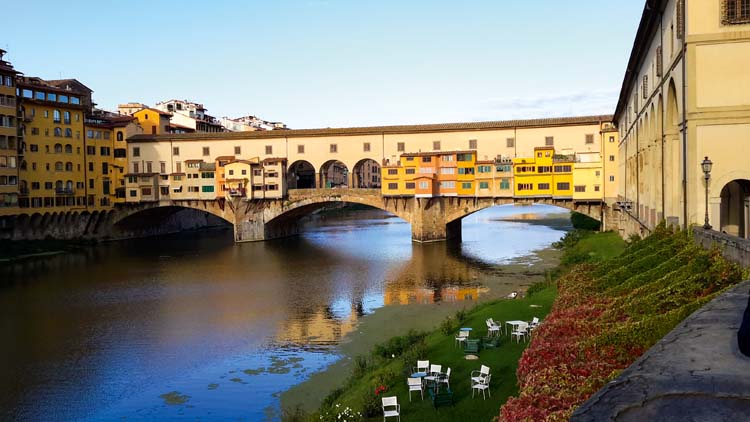 Floden Arno med Ponthe Vecchio, Florens.