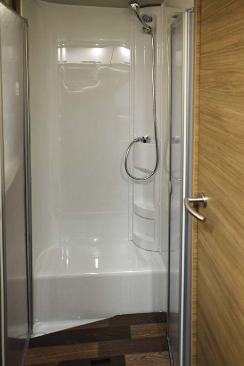 Weinsberg CaraSuite Edition Scandic 700 ME dusch