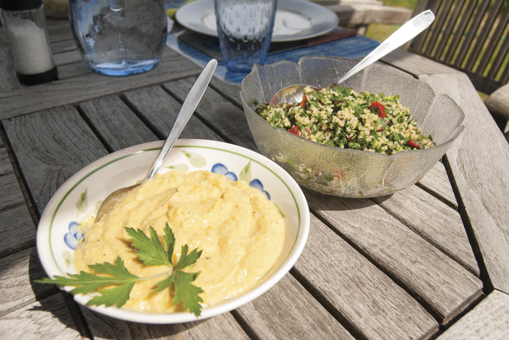 Hummus och tabbouleh till kyckling