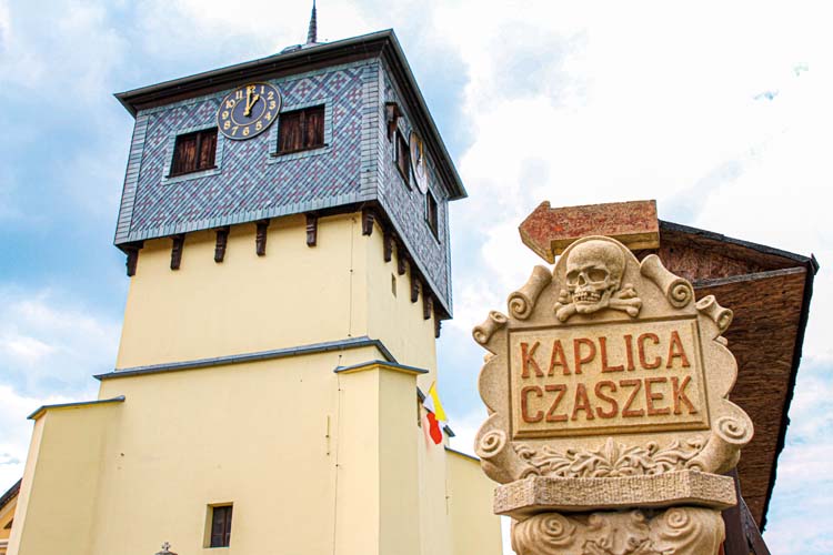 Kaplica Czaszek är morbid- turism på hög nivå.